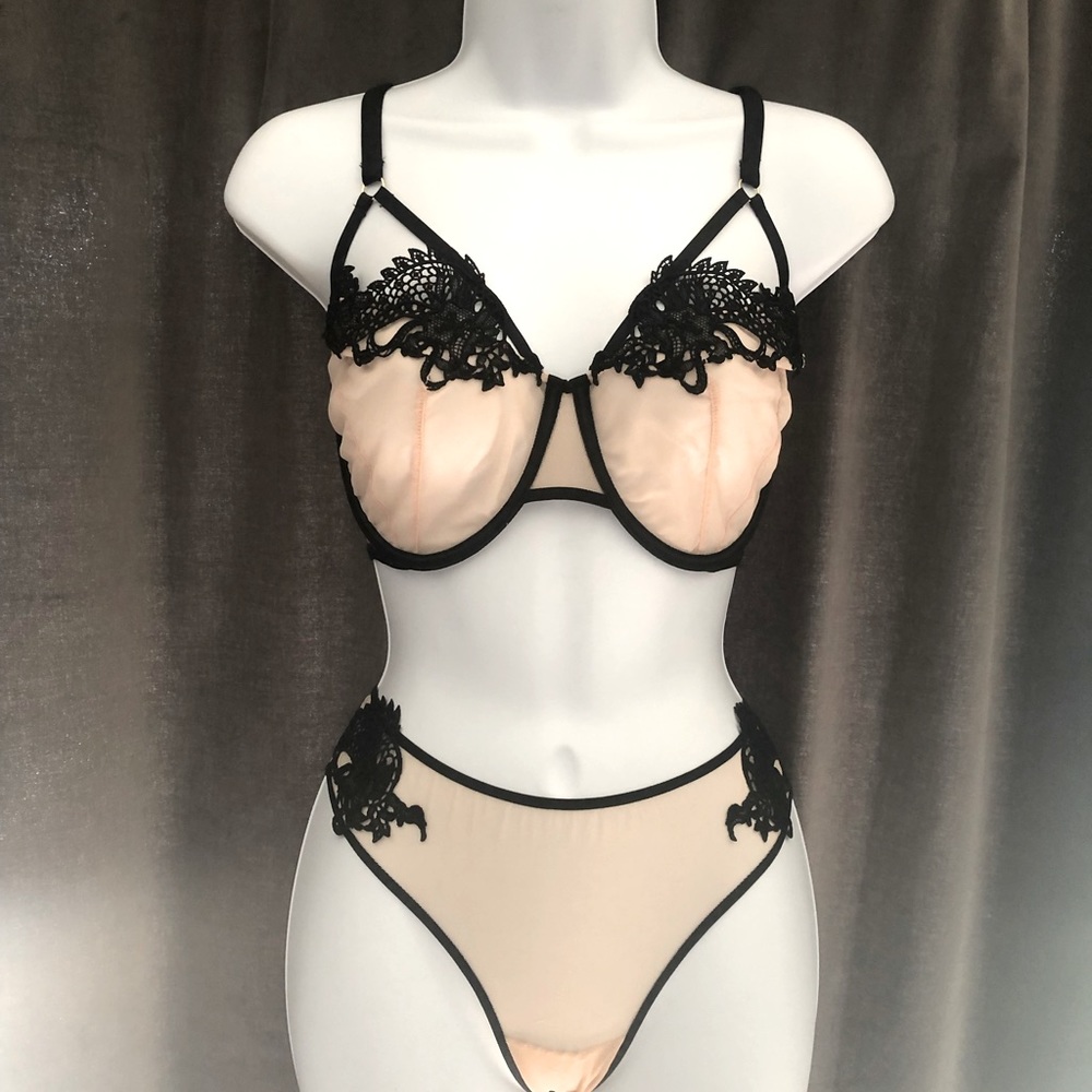 Victoria’s Secret LUXE LINGERIE DRAGON Lace Set of THREE Pieces